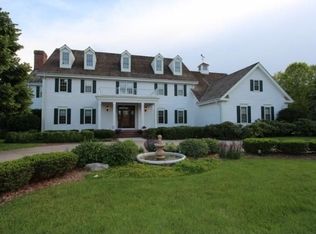 W302N3135 Timber Hill Ct, Pewaukee, WI 53072