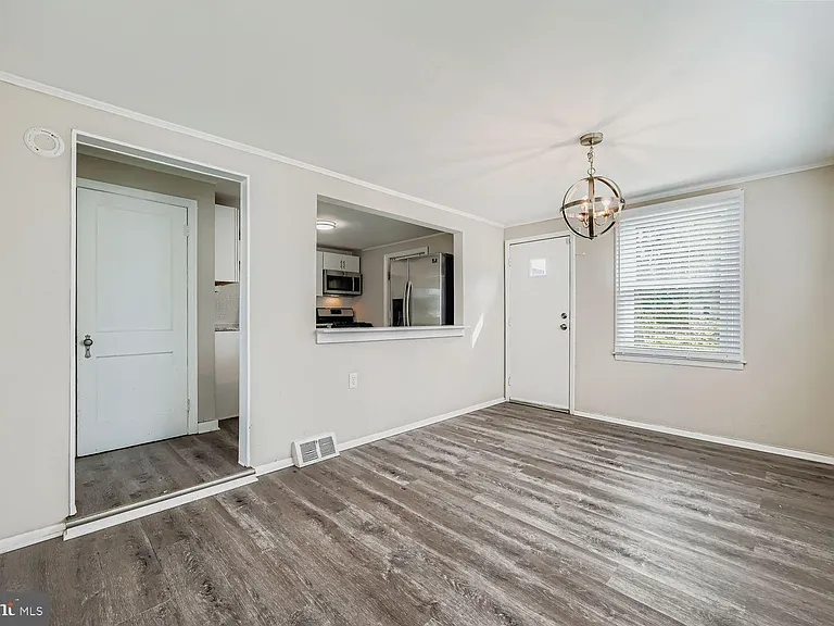 515 Taney Ave — Photo 6