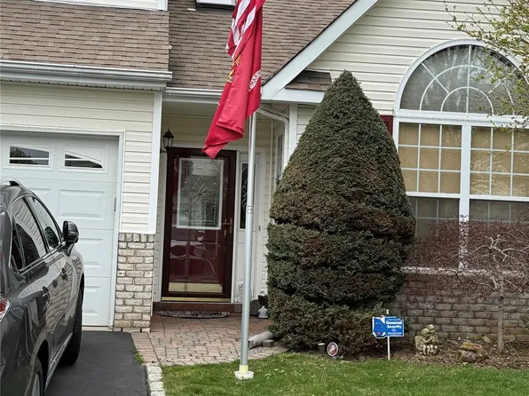 5 Tina Lane #5, Mount Sinai, NY 11766