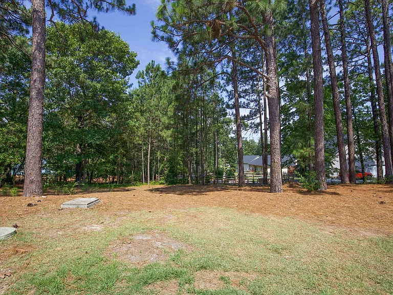 108 Fawnwood Dr — Photo 2