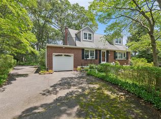 647 Union Ave, Holtsville, NY 11742