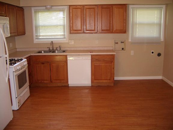 4th image of 1500 Hale Dr