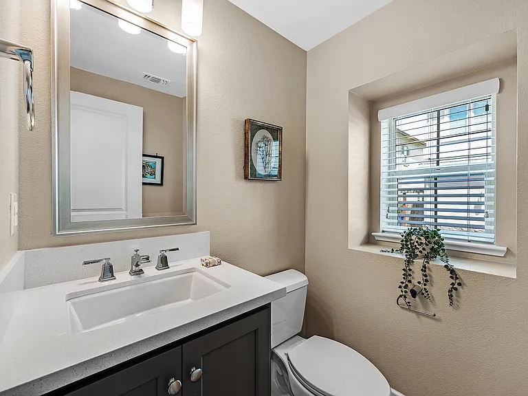 464 E Yarrow Pl — Photo 17