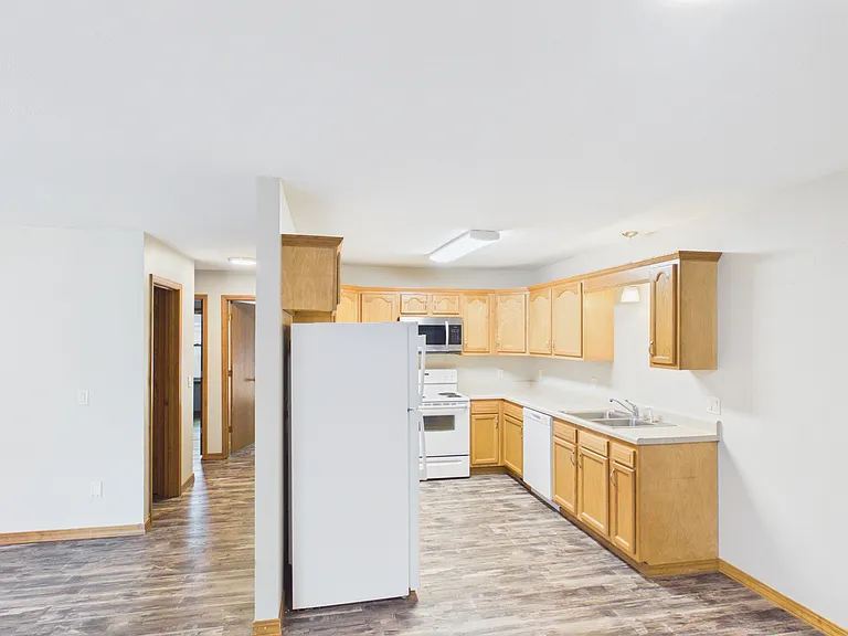 610 E 7th St #2 — Photo 3