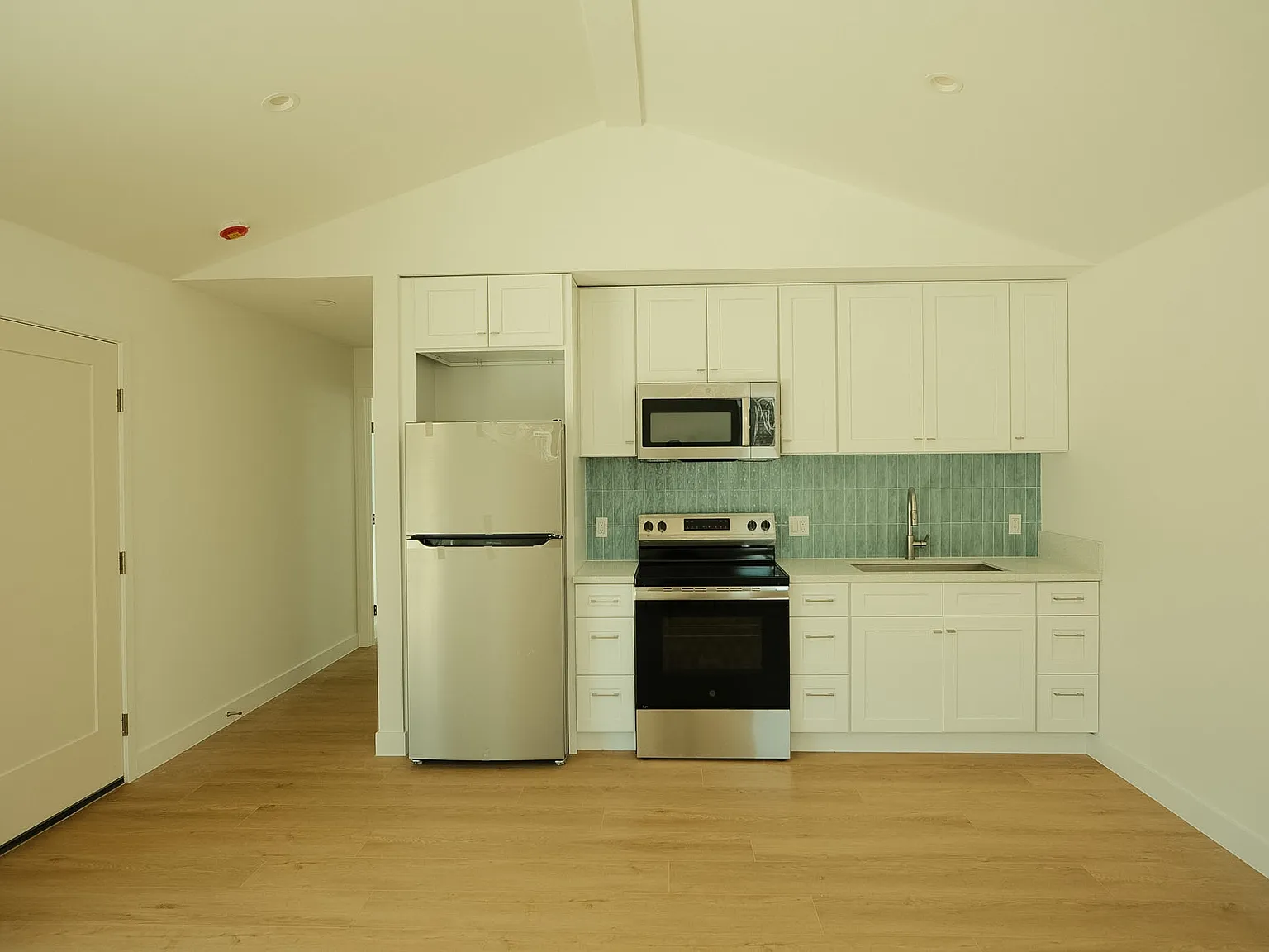 1 bed, 500 sqft, $2,100 — Photo 1
