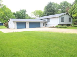 150 Northhaven Dr, Robins, IA 52328