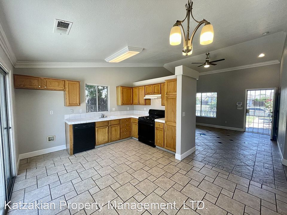 1st image of 4723 Mossbrook Ln