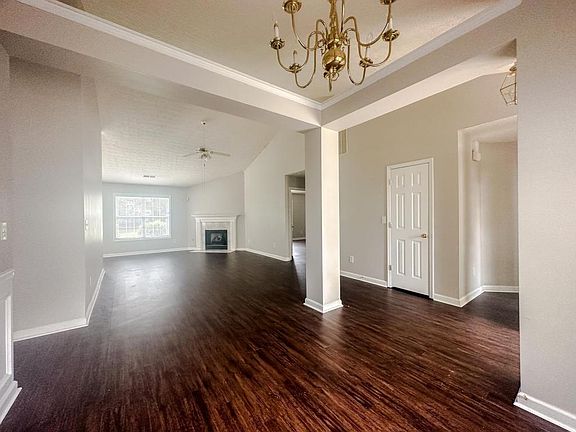3rd image of 490 Windsor Brook Ln