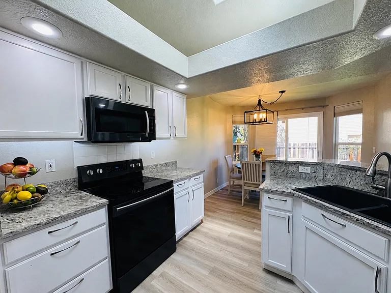 2717 N Shoveler Way — Photo 7