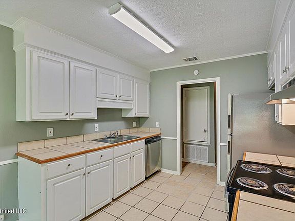 3rd image of 2128 Thousand Oaks Dr