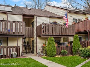 272 Timber Ridge Dr, Staten Island, NY 10306