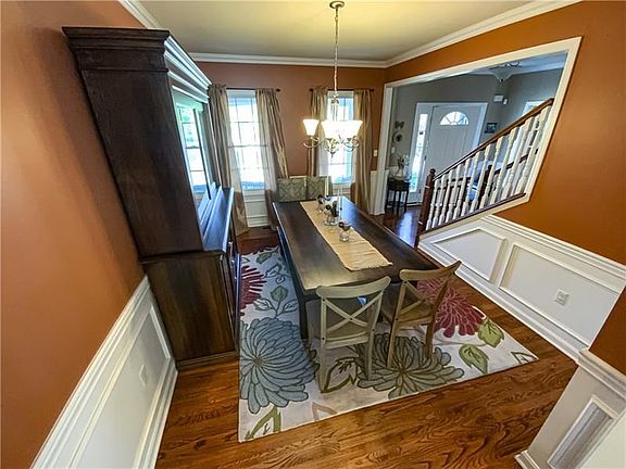 5th image of 223 Strawberry Cir