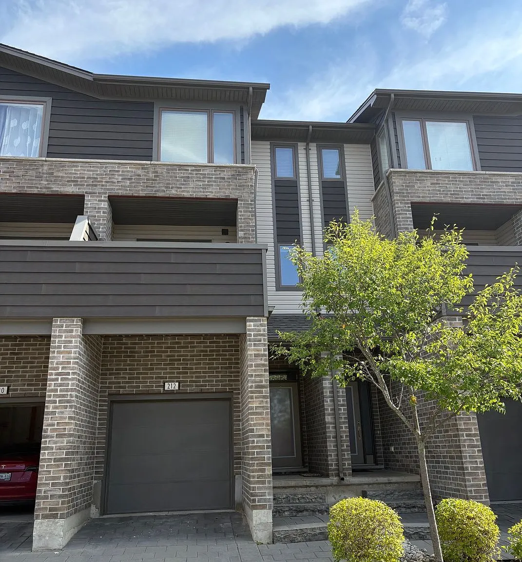 4 bed, $2,700 — Photo 1