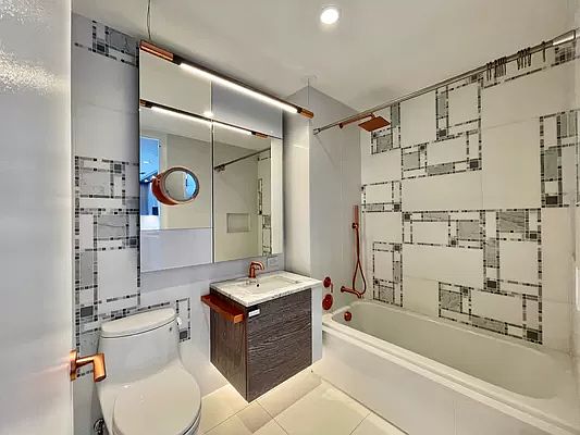 4th image of 1 City Poin APT 35C