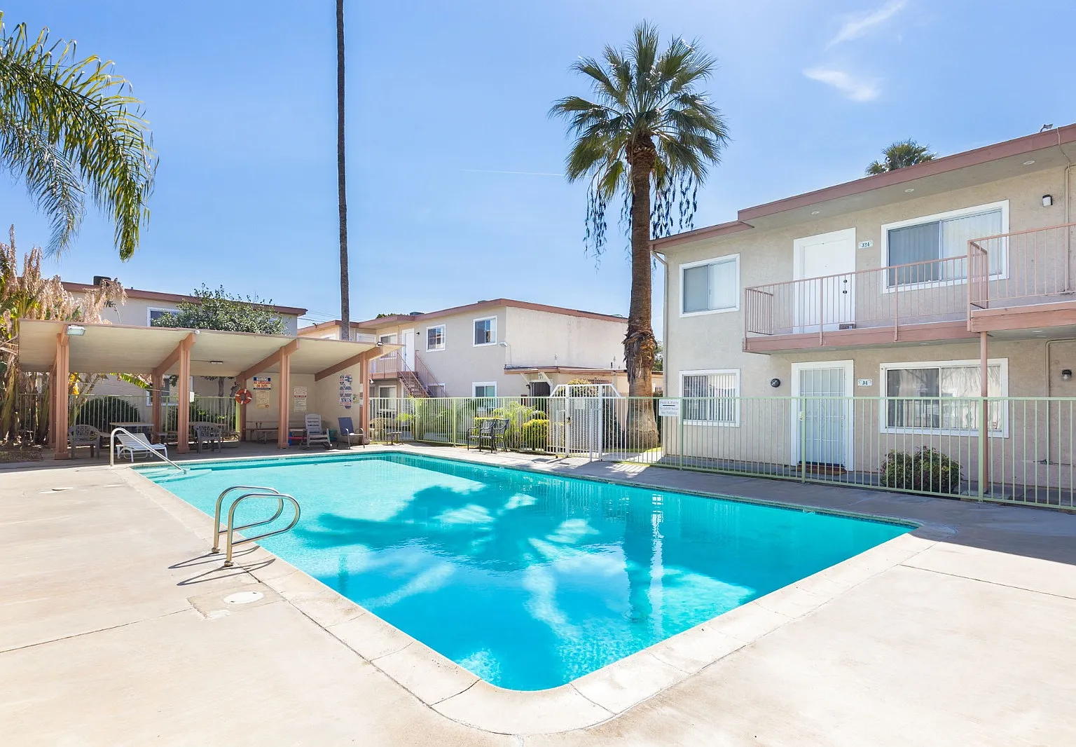 3 bed, 1.5 bath, 850 sqft, $2,200 — Photo 1