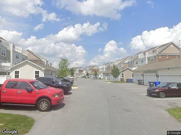 Exterior Neighborhood (street photo)