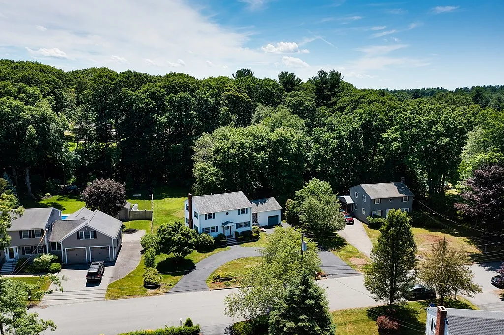 4 bed, 2.5 bath, 1832 sqft, $5,000 — Photo 4