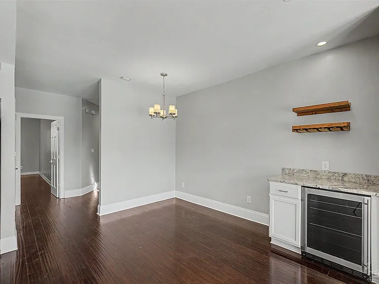 42 Baybridge Dr — Photo 6