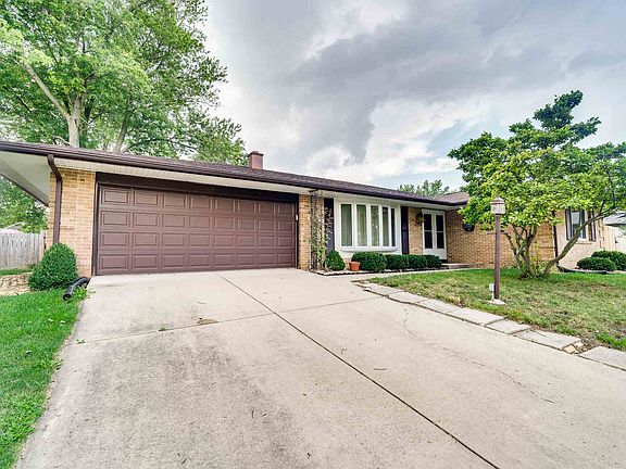 3rd image of 40 Kenosha Ct
