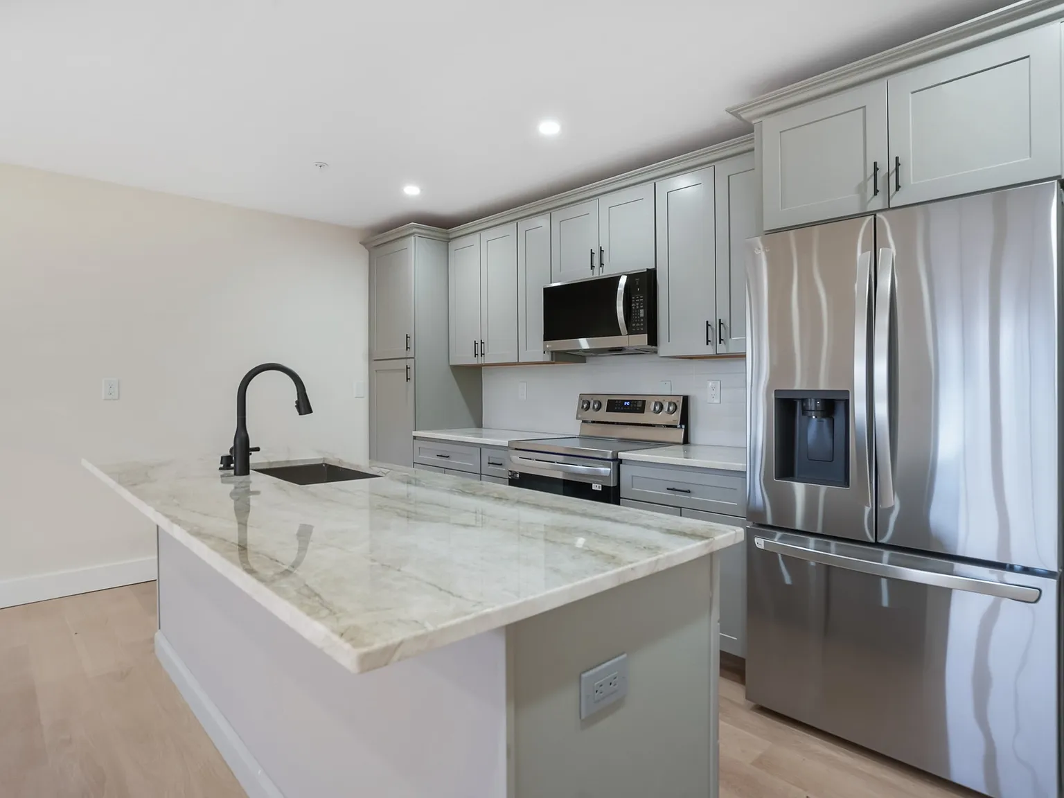 1 bed, 1.5 bath, 1385 sqft, $2,500 — Photo 2
