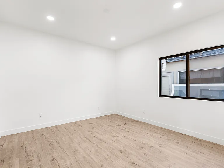 3248 Clairemont Dr #4 — Photo 9