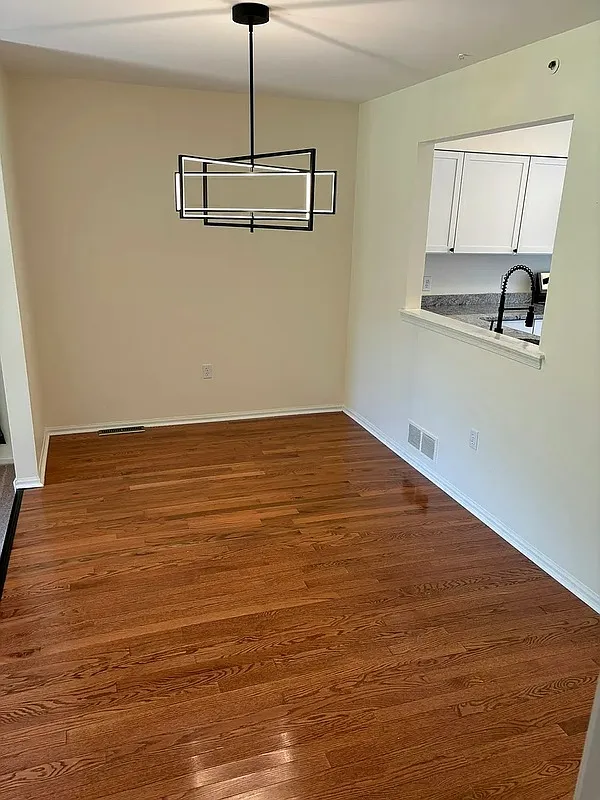 2 bed, 2.5 bath, 1000 sqft, $2,300 — Photo 3