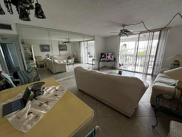 1001 NE 14th Ave #701 — Photo 9