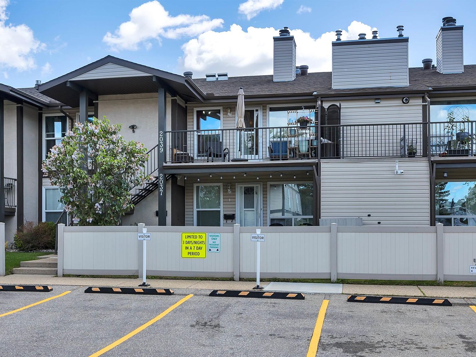 2039 Saddleback Rd NW, Edmonton, AB T6J 4T4 | MLS #E4392714 | Zillow