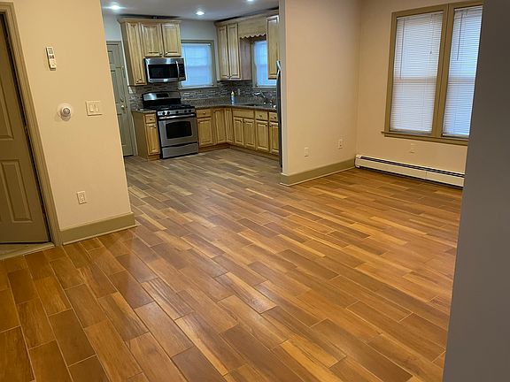 2nd image of 125 Winslow Pl Floor 1