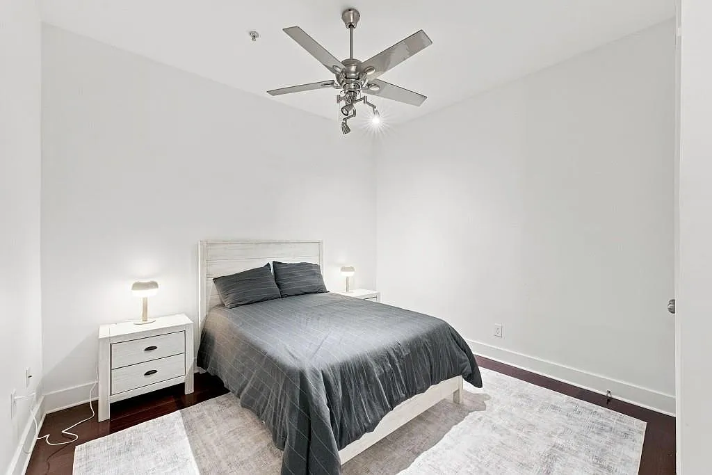 2 bed, 2.0 bath, 1196 sqft, $3,650 — Photo 4