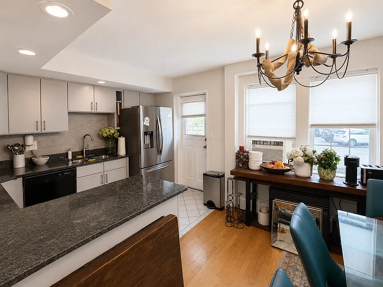 17 Hammond Pond Pkwy #1 — Photo 4