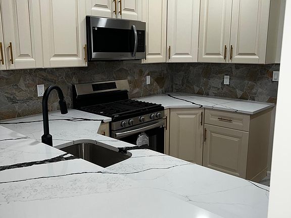 2nd image of 46 Dwight St #2