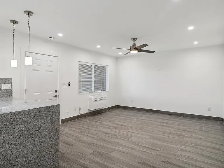 Palm Terrace Apartments — Photo 23