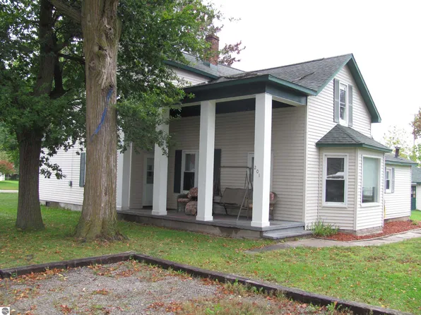 201 6th Ave, Tawas City, MI 48763