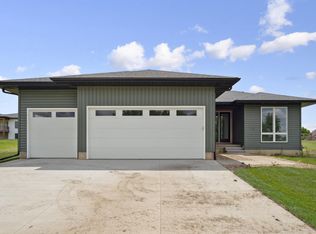 1715 Red Tail Dr, Waterloo, IA 50701