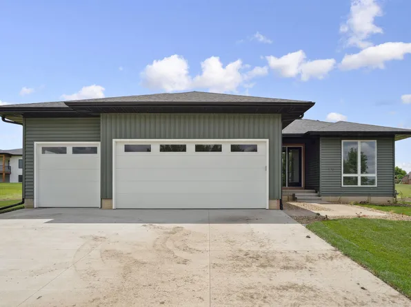 1715 Red Tail Dr, Waterloo, IA 50701