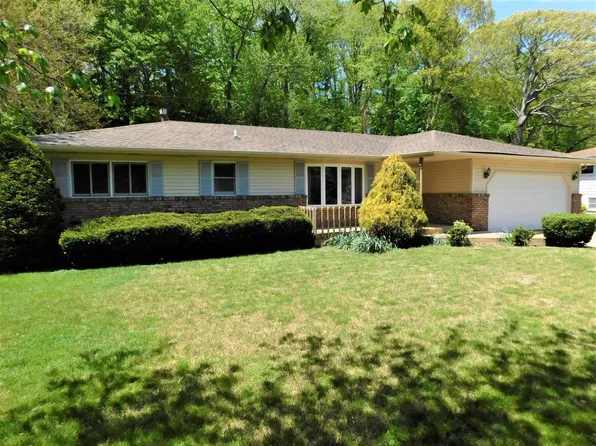 1226 Redbud Dr, Chesterton, IN 46304