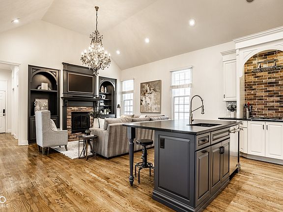 4th image of 2022 Rhettsbury St