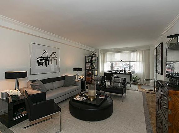 3rd image of 45 W 60th St APT 18D