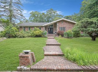 195 Franklin Rd, Oakdale, NY 11769