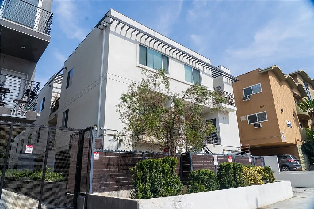 2 bed, 1166 sqft, $3,000 — Photo 1