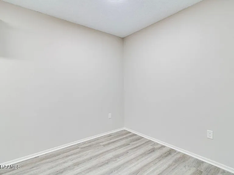 107 Meudon St #D — Photo 11
