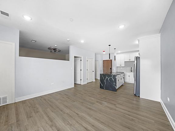 2nd image of 9600 Franklin Ave #401
