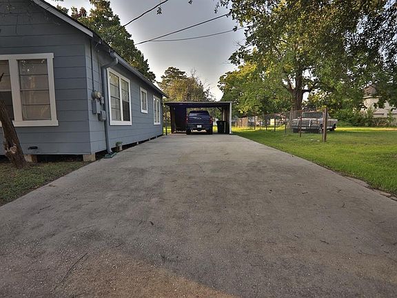 2nd image of 1037 E Crosstimbers St