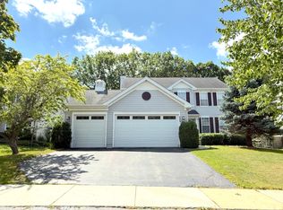 555 W Wildspring Rd, Round Lake, IL 60073