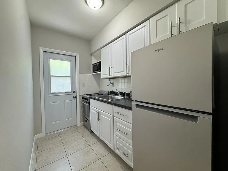 625 NE 14th Ave #4 — Photo 13