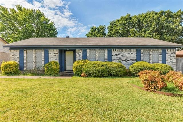 1st image of 212 Fleetwood Ct