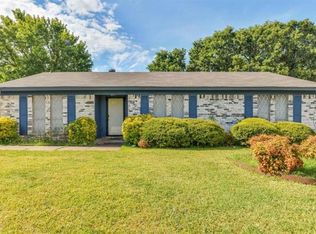 212 Fleetwood Ct, Arlington, TX 76014