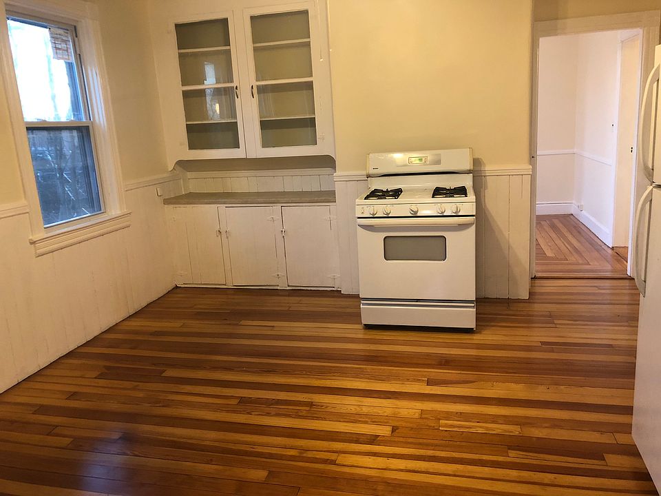 1st image of 40 Garfield Ave Floor 2