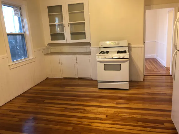 40 Garfield Ave Floor 2, Cranston, RI 02920